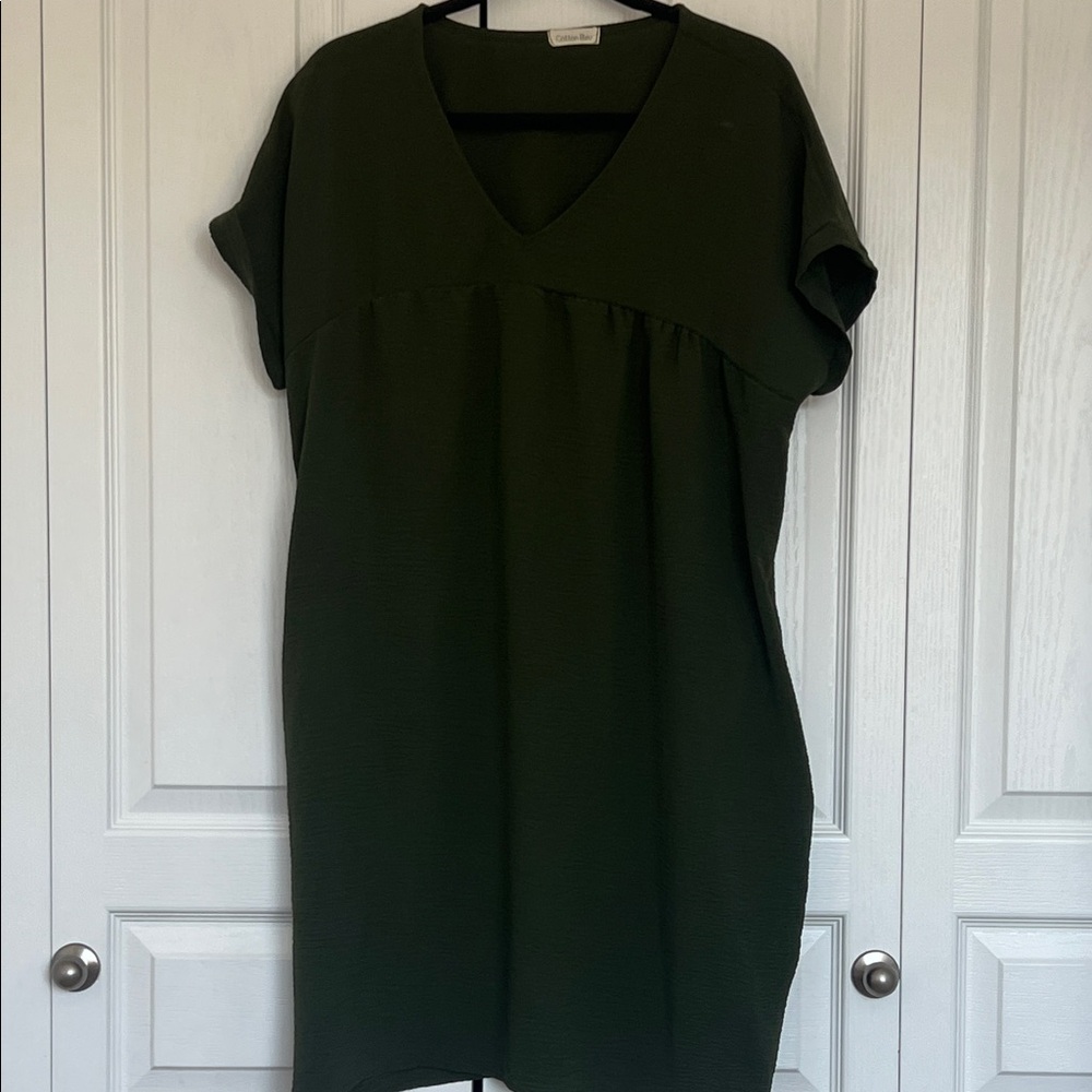 Chic Forest Green V-Neck Mini Dress
